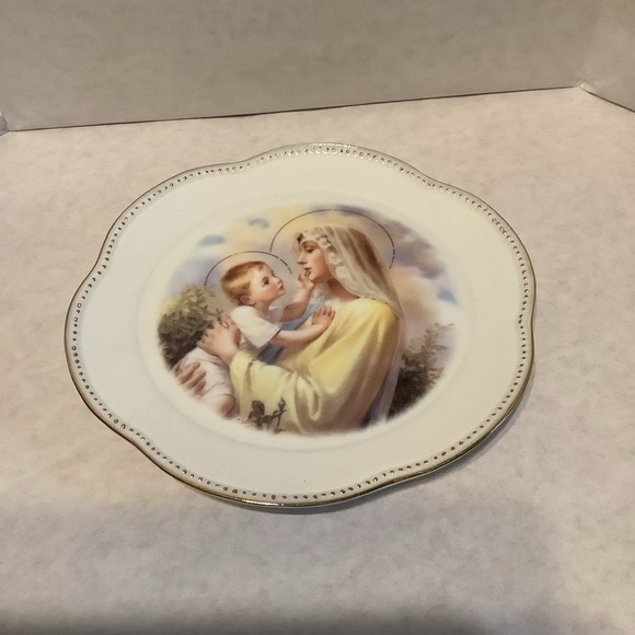 Vintage Jesus and Mary porcelain plate - Picture 1 of 3